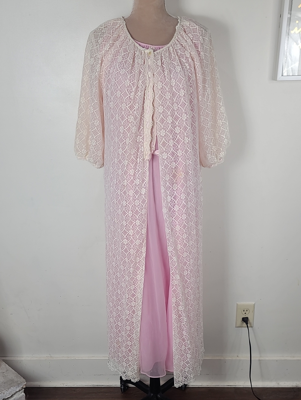 Vtg MCM ILGWU 2-Piece Pink & Cream Sheer Lace Peignoir & Nylon Nightgown Set M - Picture 13 of 16